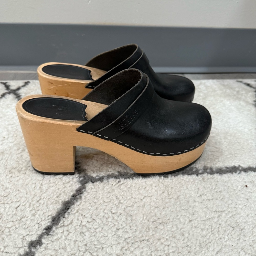 Swedish Hasbeens Black Leather Mules - Picture 4 of 9
